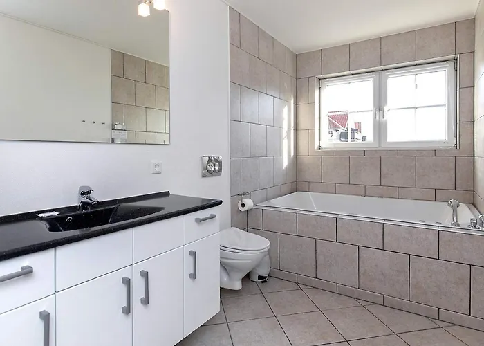 8 Person On A In Апартаменты